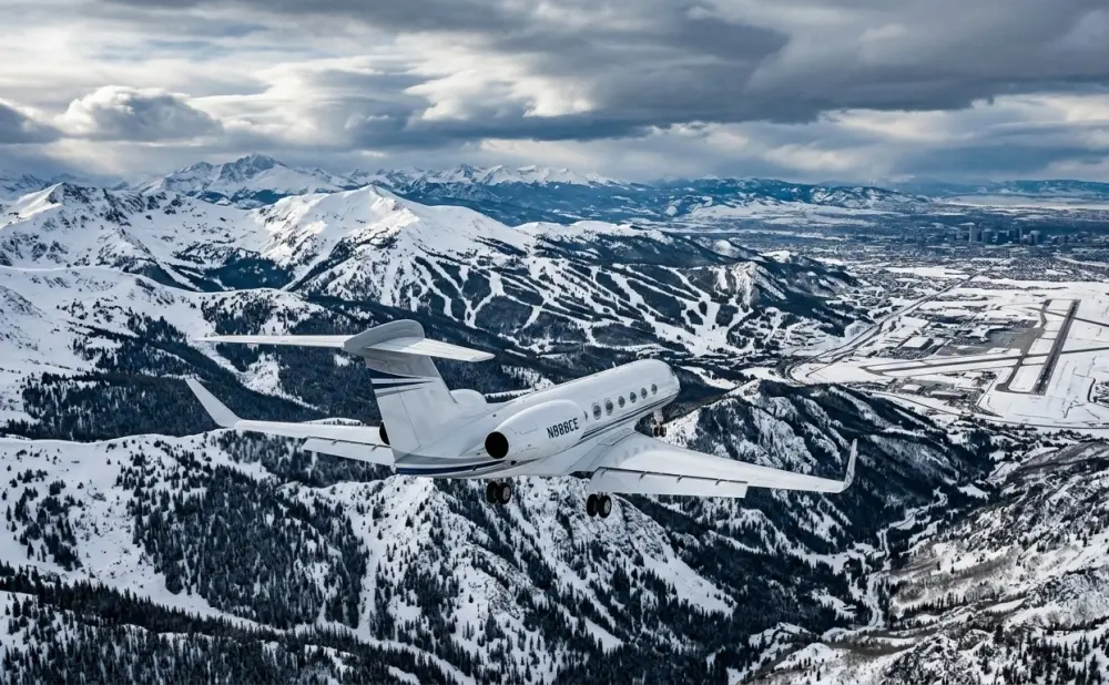 Private Jet Houston to Denver: Best Aircraft for Mountain & Ski Season Travel