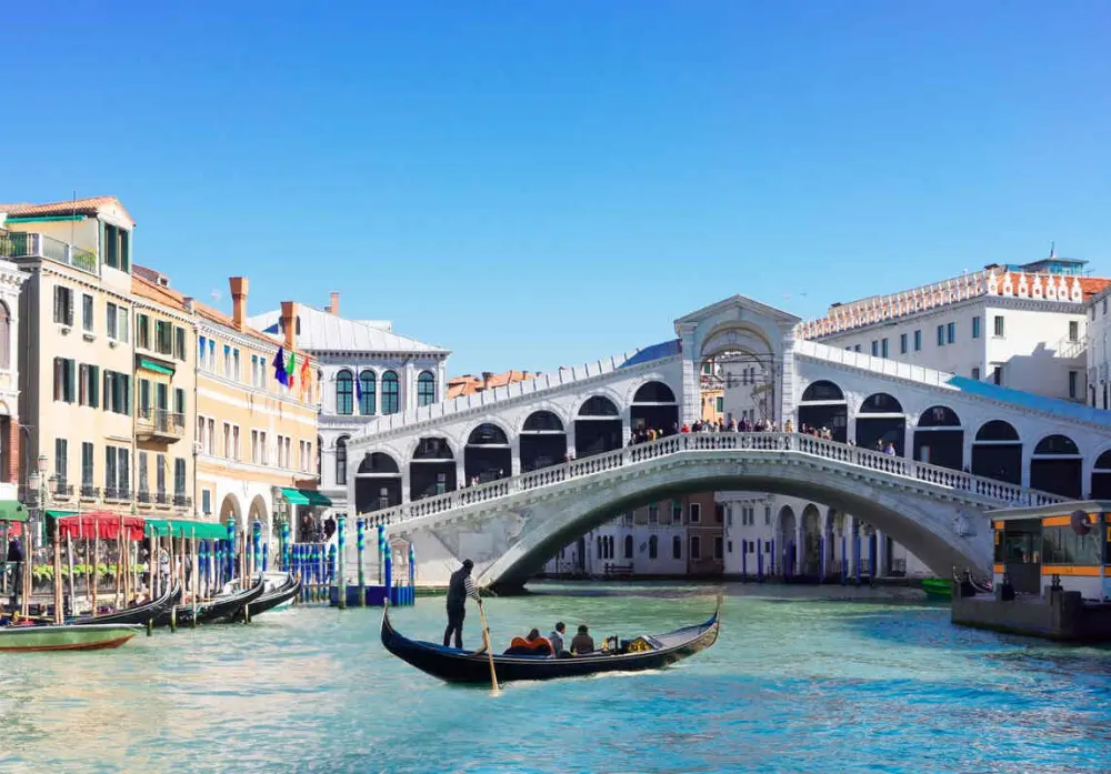 Private Jet to Venice Booking Guide: Tips to Save Time and Money