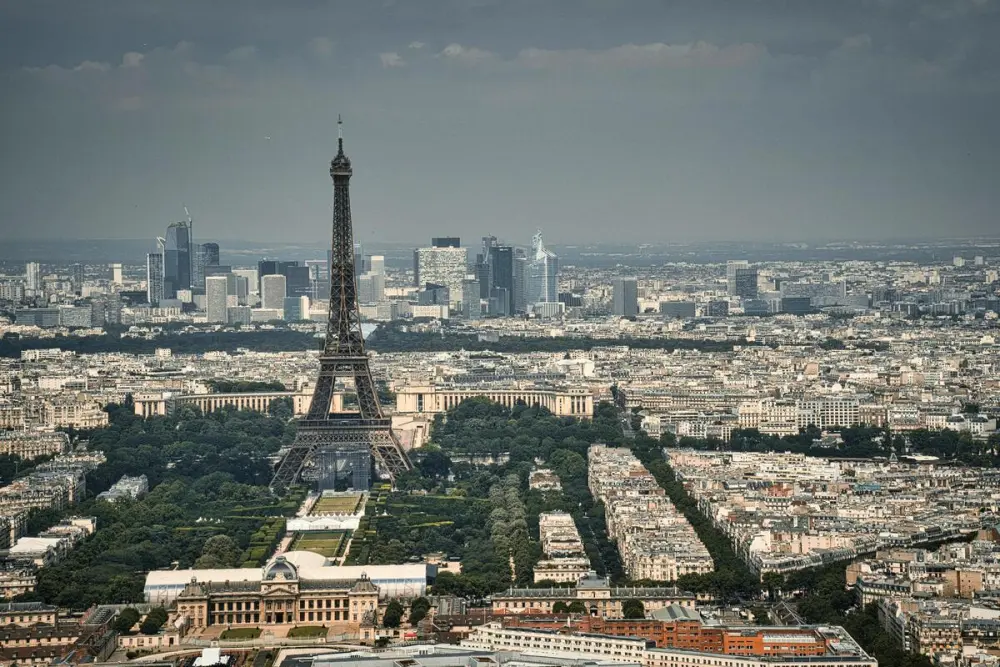 Private Jet to Paris from the United States: Flight Time, Cost, and Booking Insights